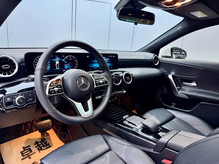 Фото 8 - Mercedes-Benz A-Class