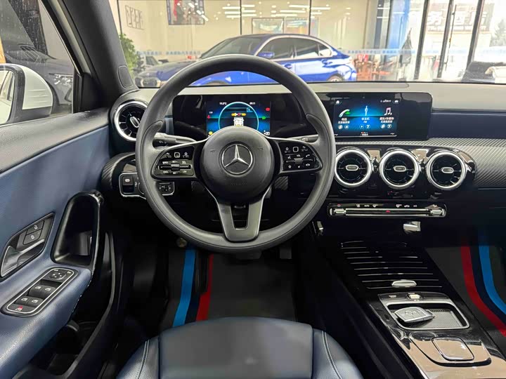 Фото 16 - Mercedes-Benz A-Class