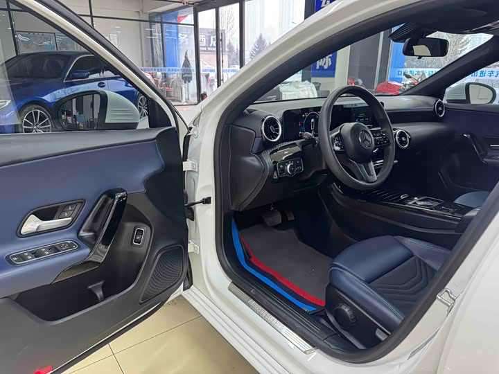 Фото 7 - Mercedes-Benz A-Class