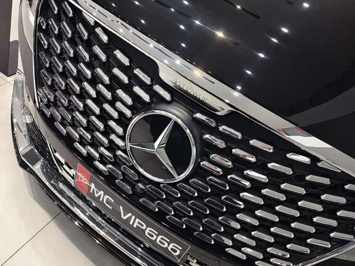 Фото 2 - Mercedes-Benz V-Class