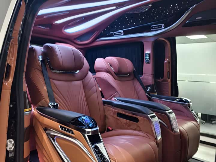 Фото 9 - Mercedes-Benz V-Class