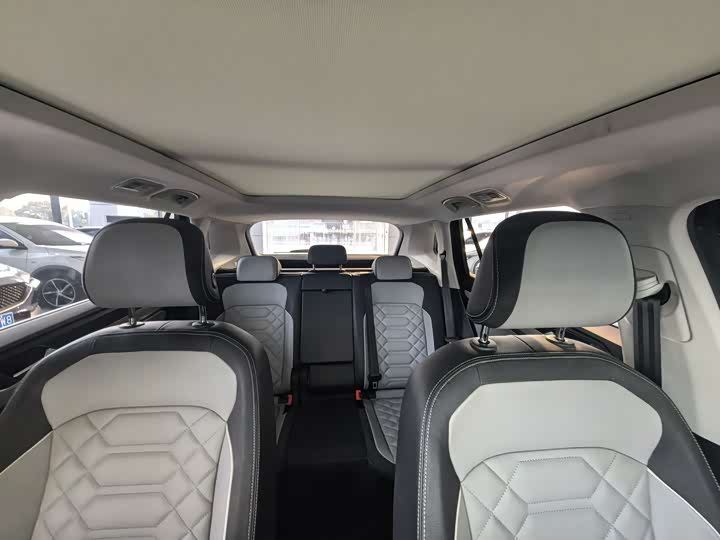 Фото 10 - Volkswagen Tayron