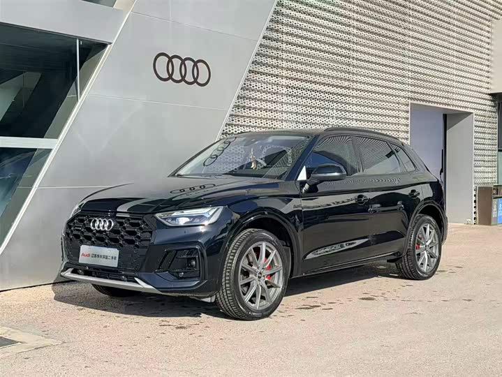 Фото 1 - Audi Q5L