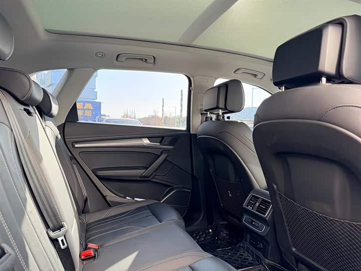 Фото 6 - Audi Q5L