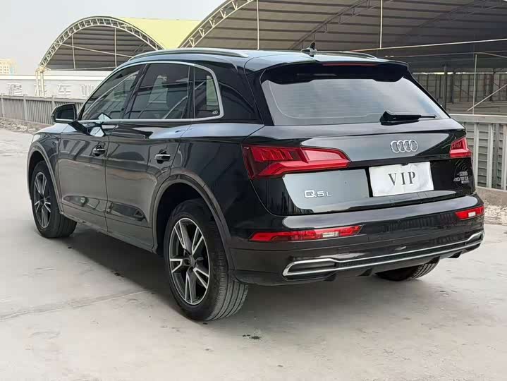Фото 4 - Audi Q5L