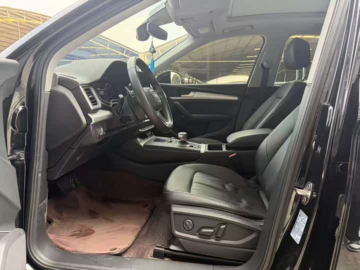 Фото 7 - Audi Q5L