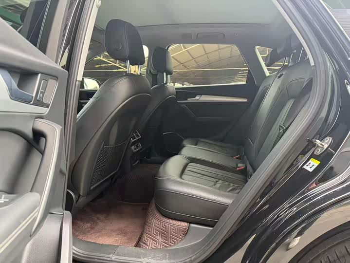 Фото 9 - Audi Q5L