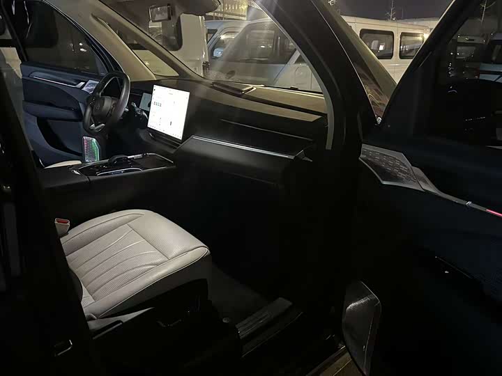 Фото 3 - Zeekr 009