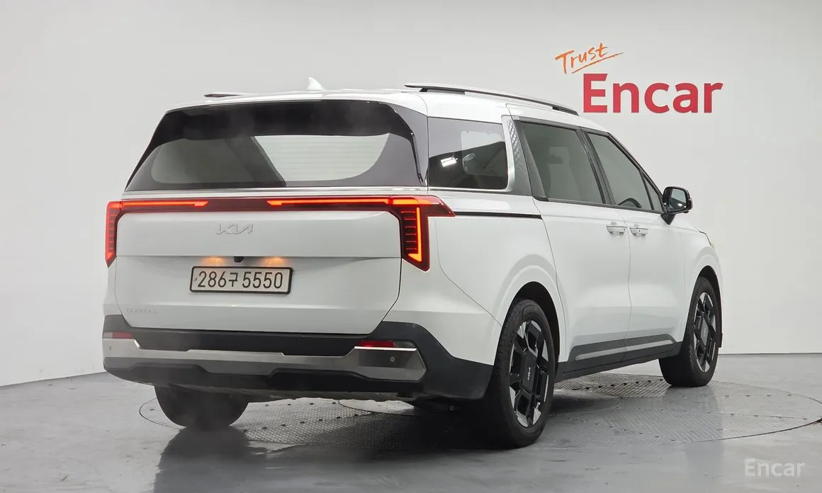 Фото 2 - Kia Carnival