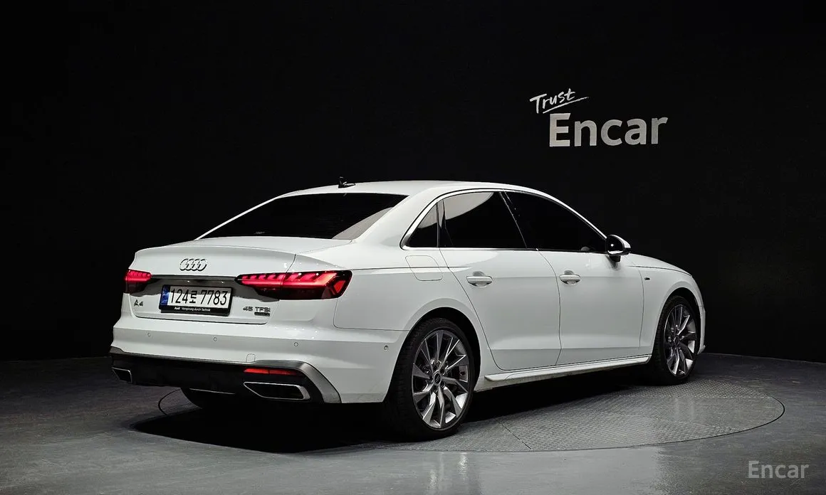 Фото 2 - Audi A4