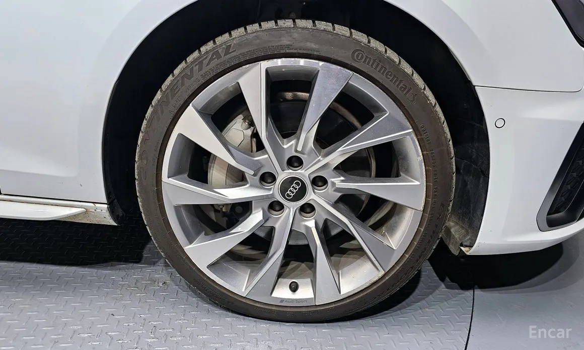 Фото 5 - Audi A4