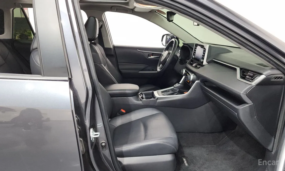 Фото 11 - Toyota RAV4