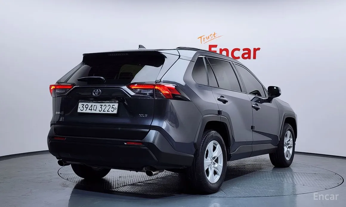 Фото 2 - Toyota RAV4