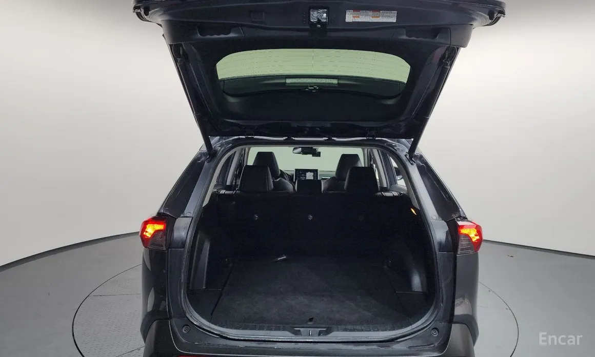 Фото 20 - Toyota RAV4