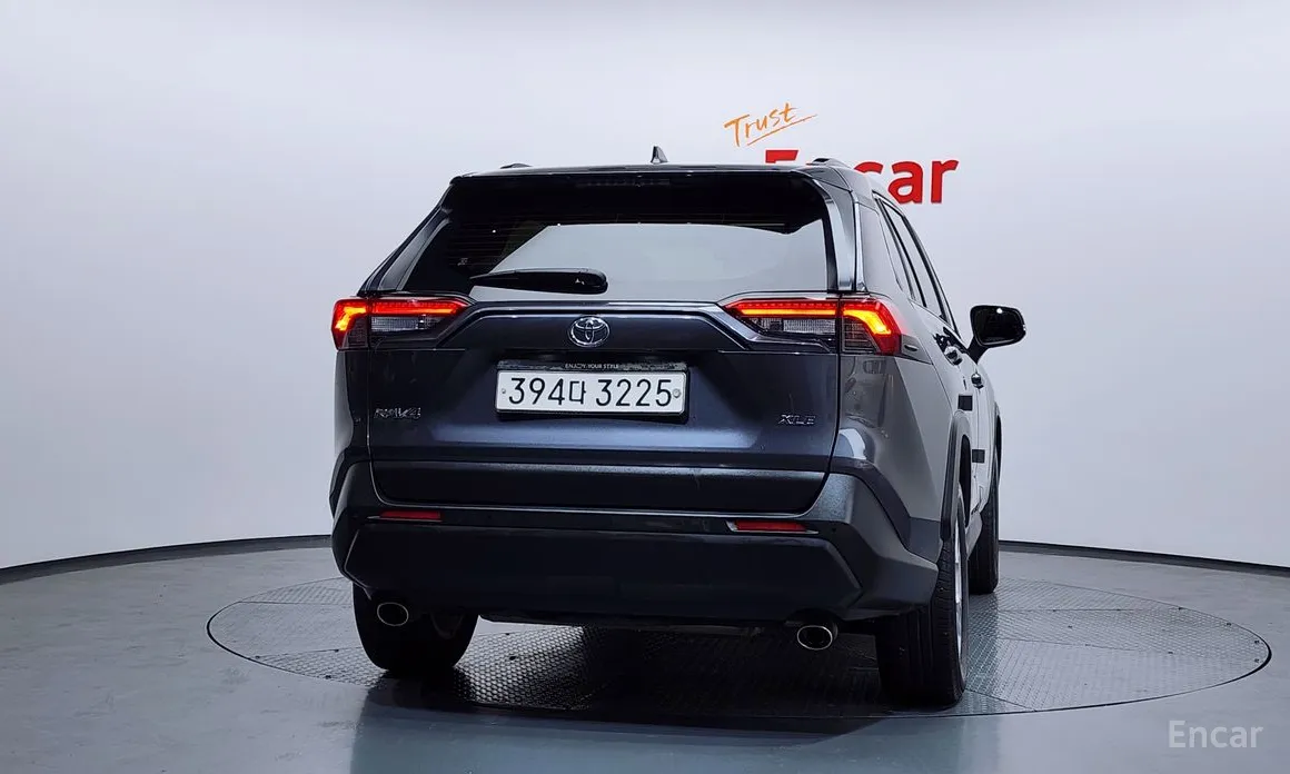 Фото 4 - Toyota RAV4