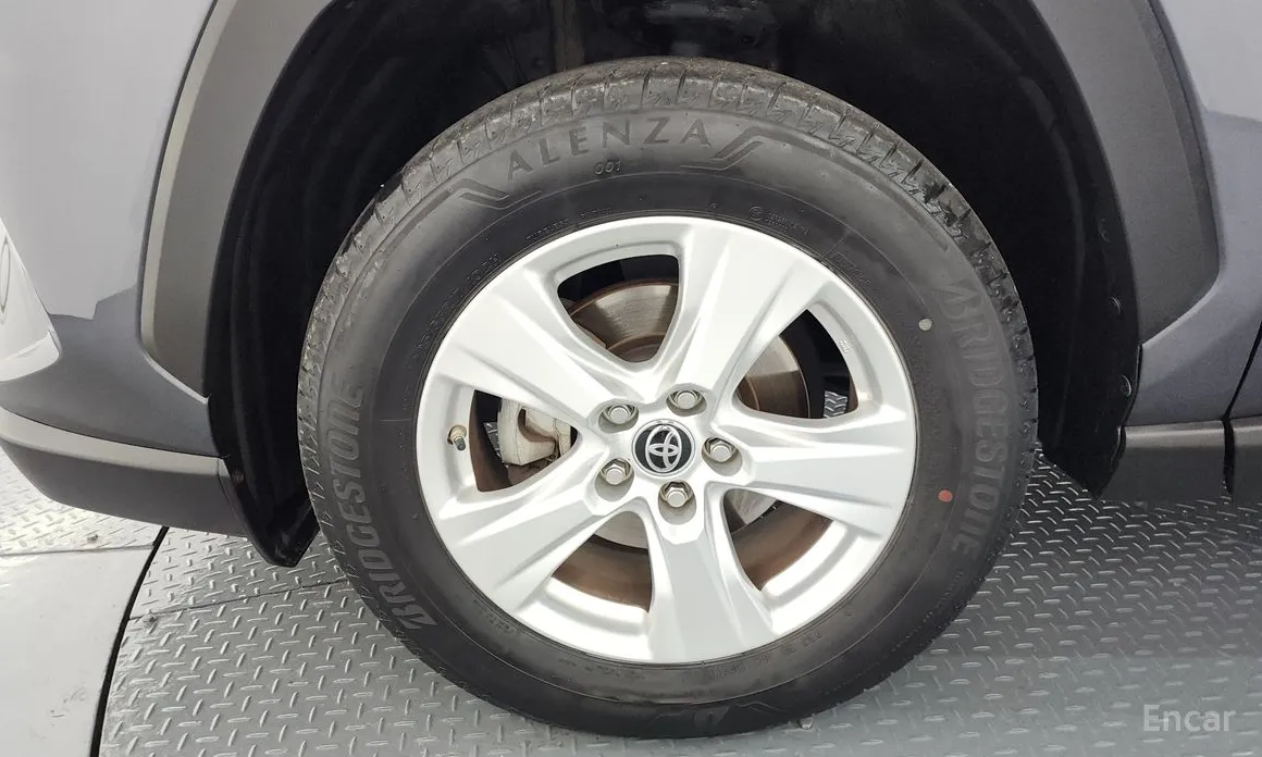 Фото 5 - Toyota RAV4