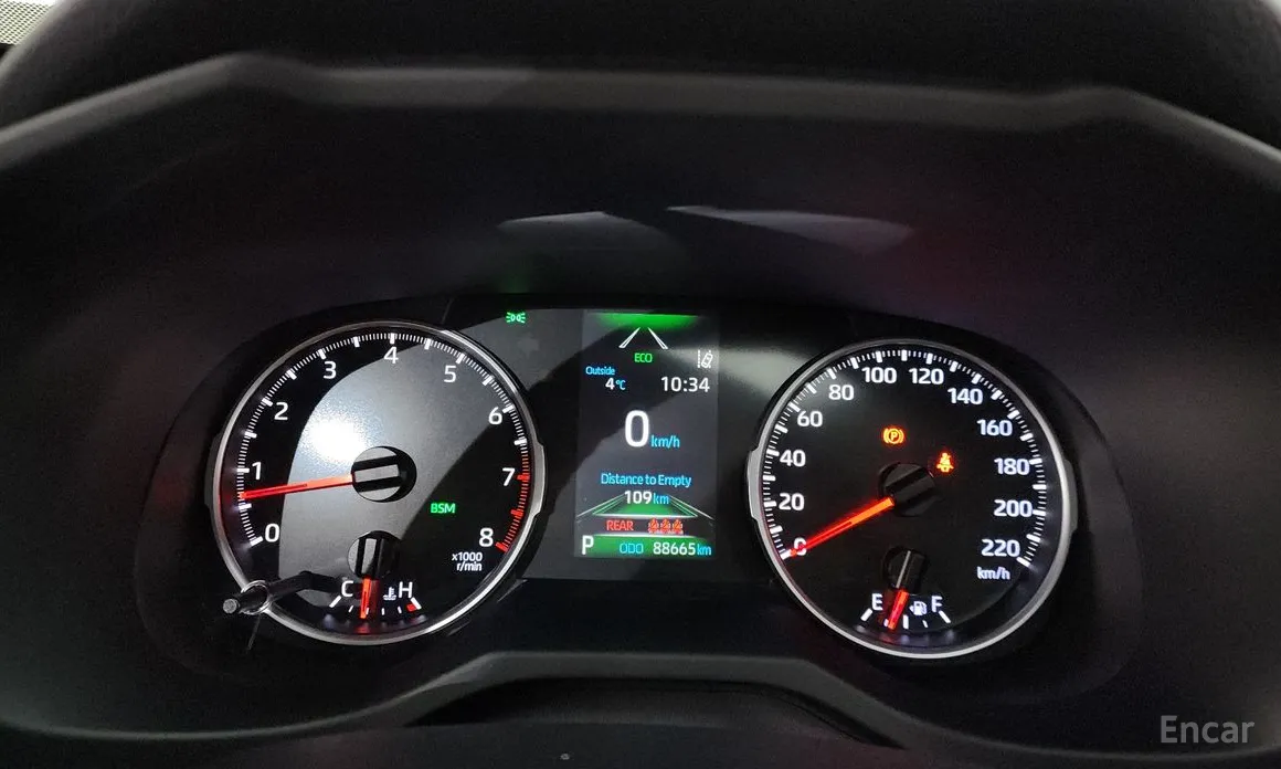 Фото 8 - Toyota RAV4