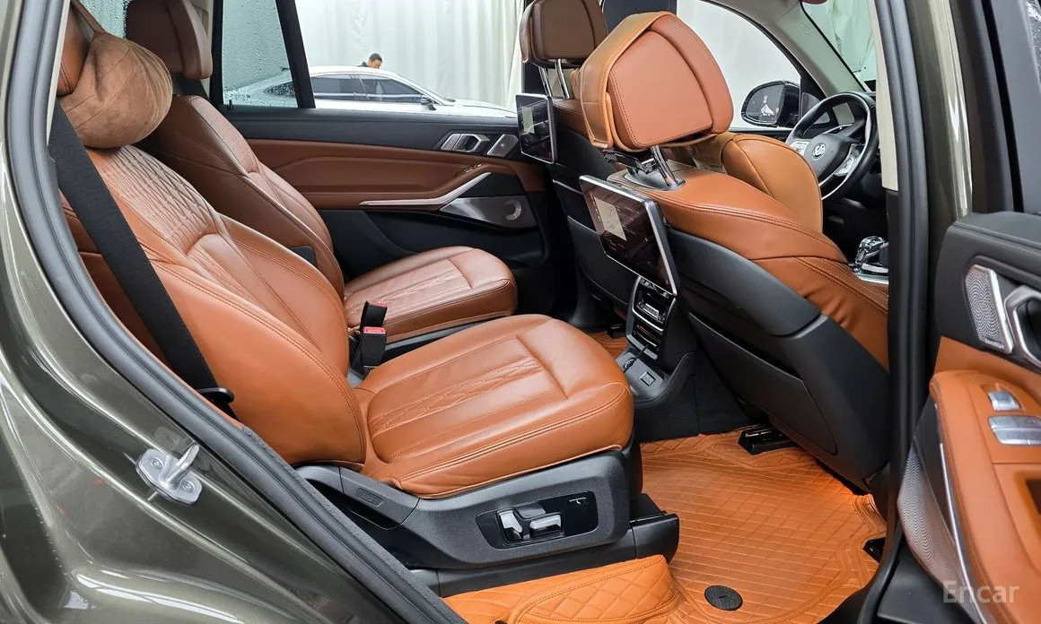 Фото 12 - BMW X7