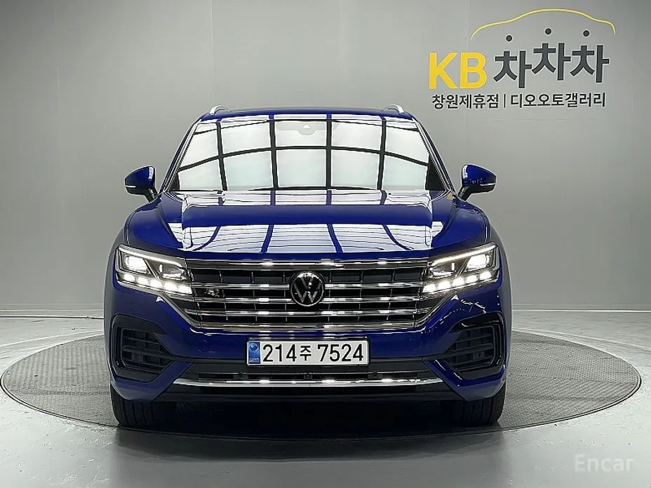 Фото 3 - Volkswagen Touareg