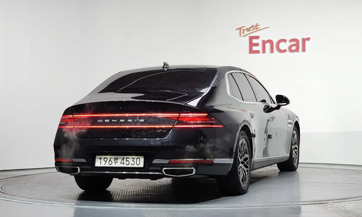 Фото 2 - Genesis G90