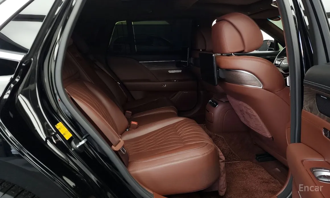 Фото 12 - Genesis G90