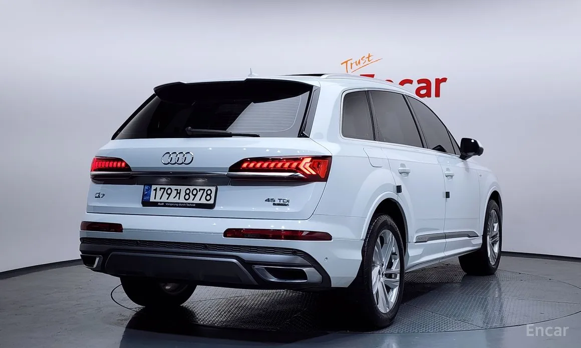 Фото 2 - Audi Q7