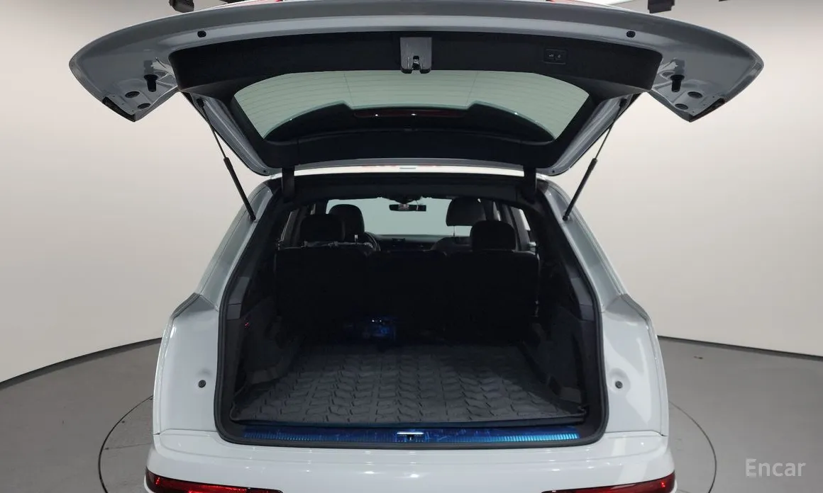 Фото 20 - Audi Q7