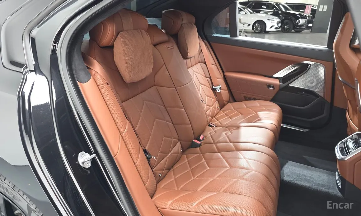 Фото 12 - BMW i7