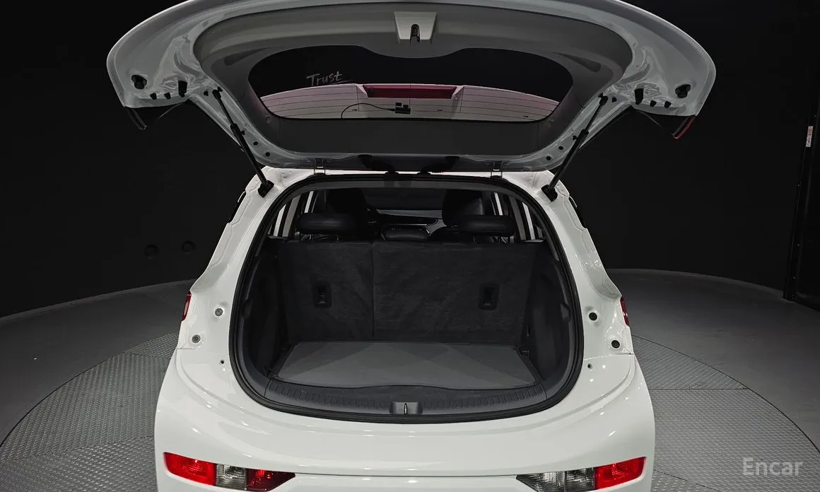 Фото 20 - Chevrolet Bolt EV