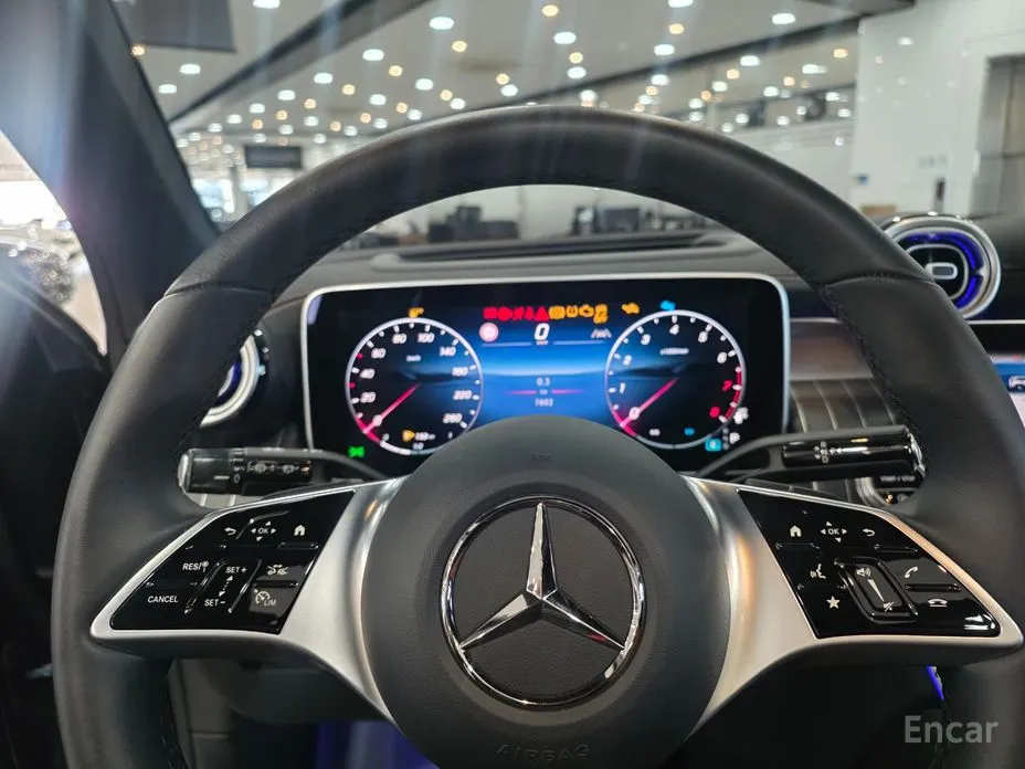 Photo 16 - Mercedes-Benz GLC-Class