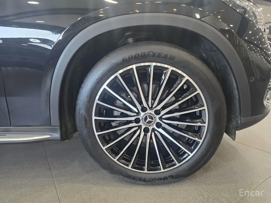 Photo 5 - Mercedes-Benz GLC-Class