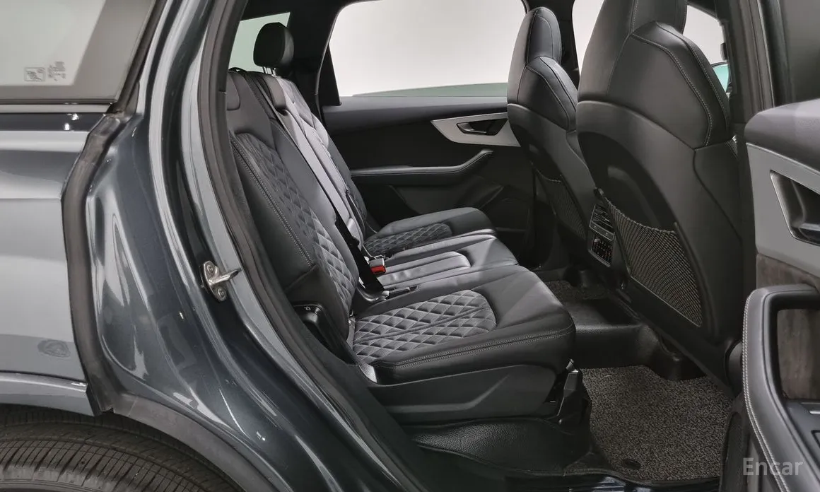 Фото 12 - Audi Q7