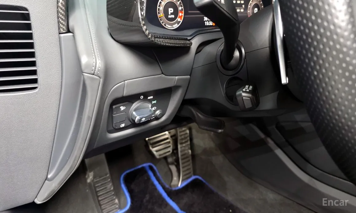 Фото 16 - Audi R8