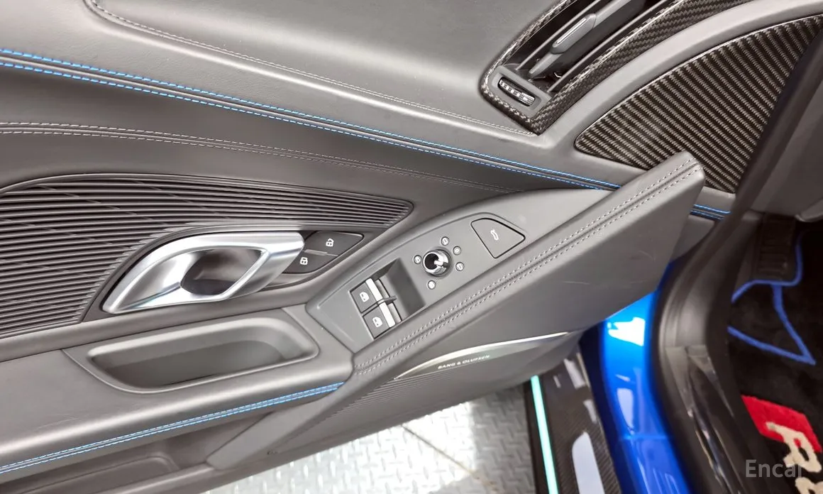 Фото 18 - Audi R8