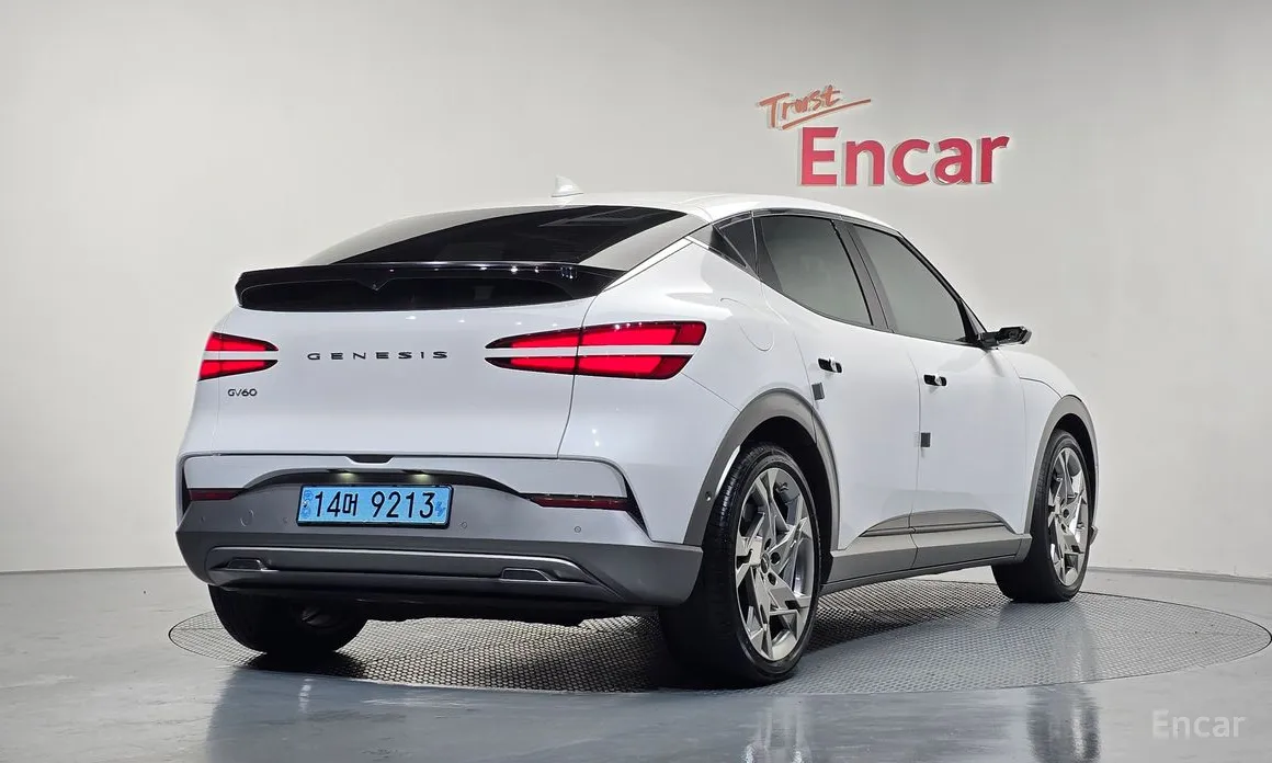 Фото 2 - Genesis GV60