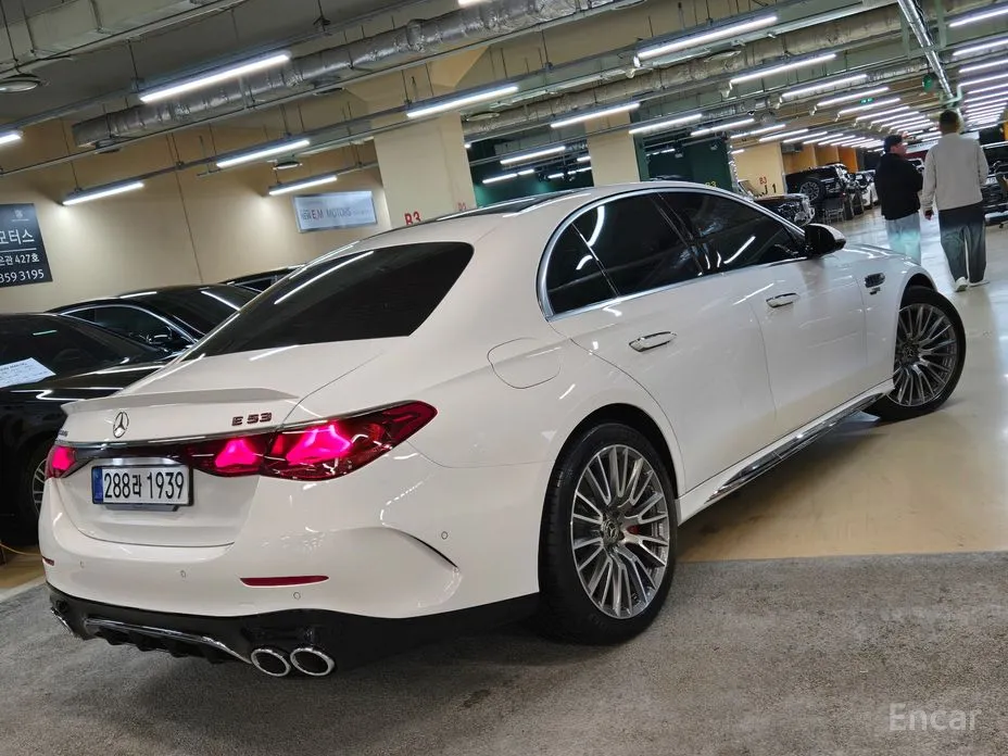 Фото 4 - Mercedes-Benz E-Class