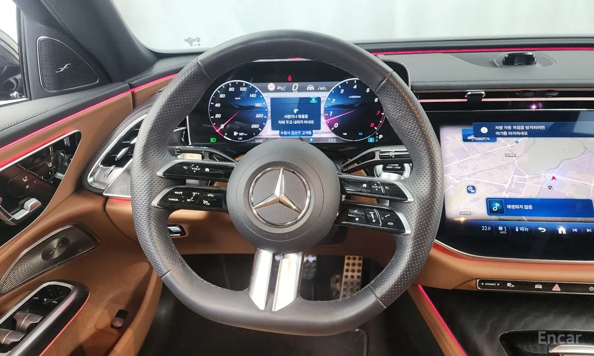 Фото 13 - Mercedes-Benz E-Class