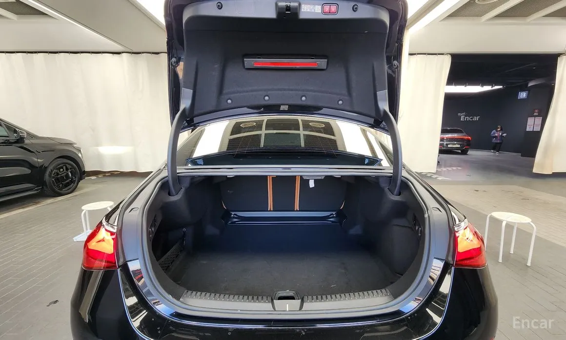 Фото 20 - Mercedes-Benz E-Class