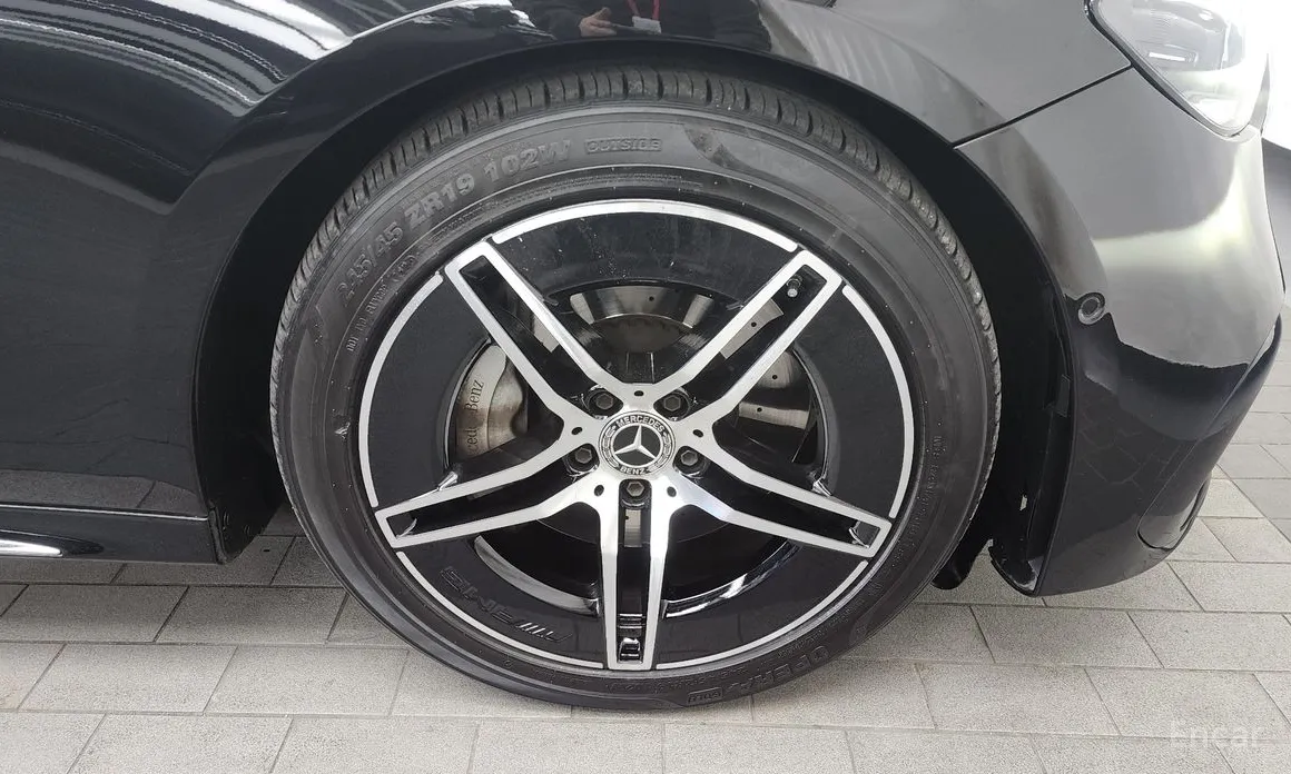 Фото 5 - Mercedes-Benz E-Class