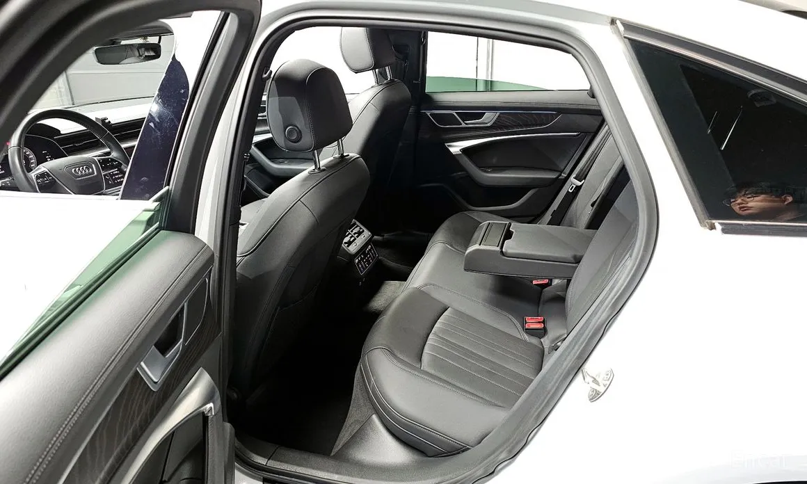 Фото 11 - Audi A6