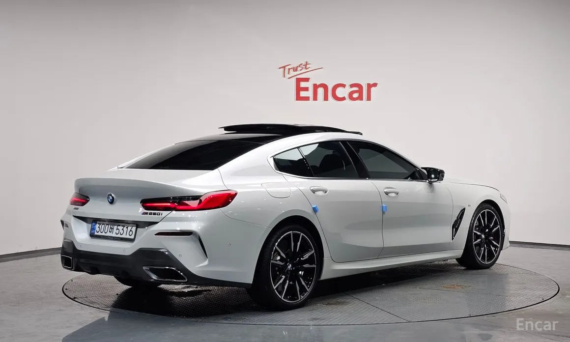 Фото 2 - BMW 8 Series