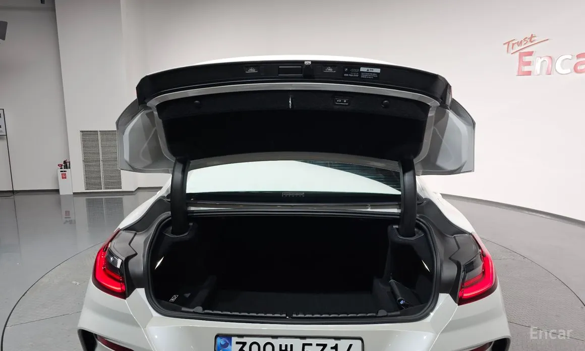 Фото 20 - BMW 8 Series