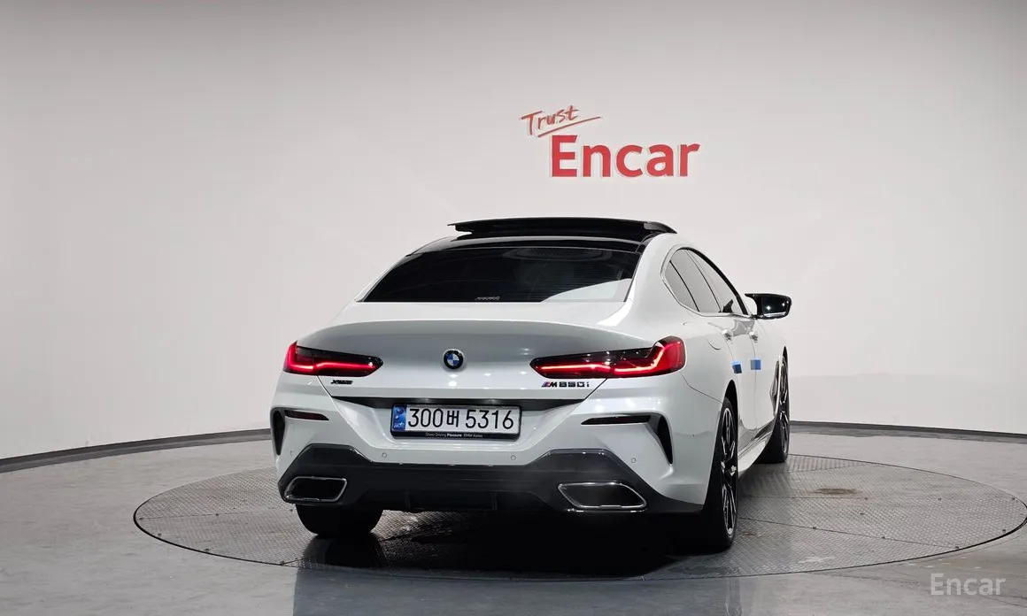 Фото 4 - BMW 8 Series