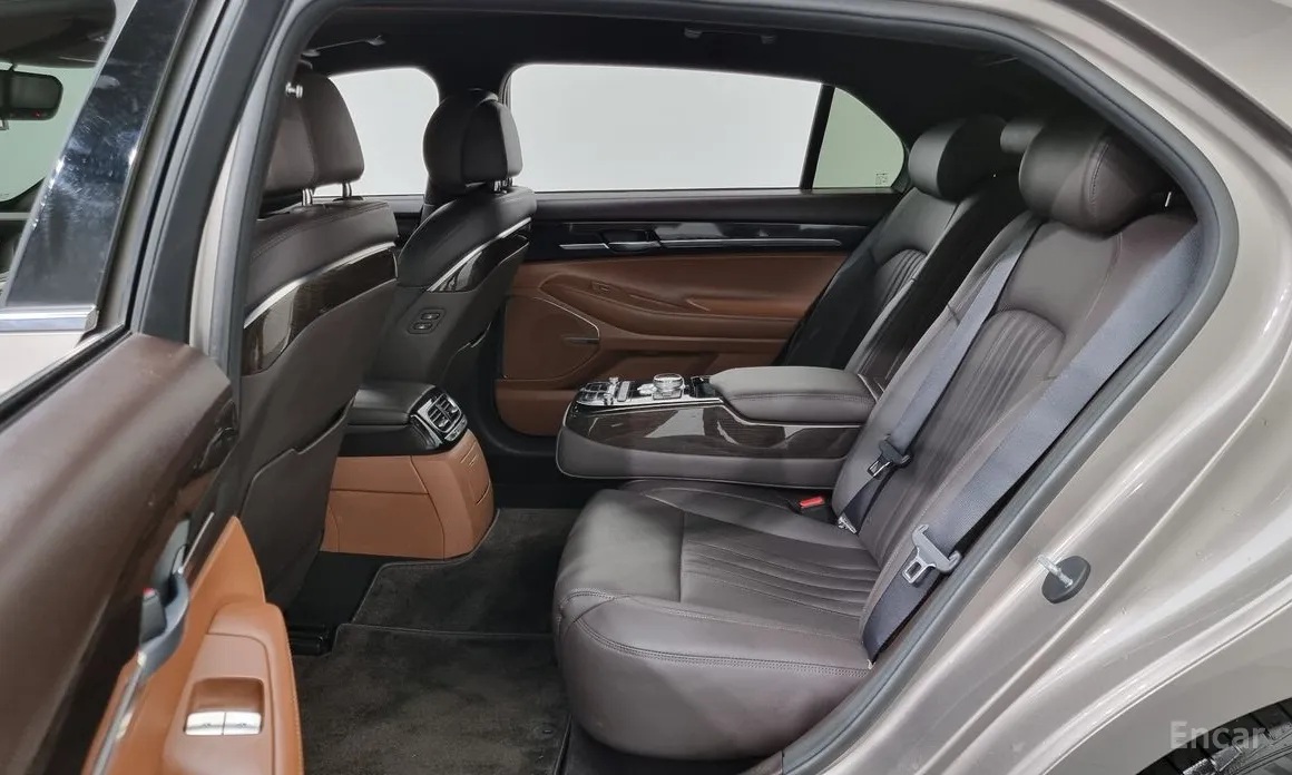 Фото 12 - Genesis G90