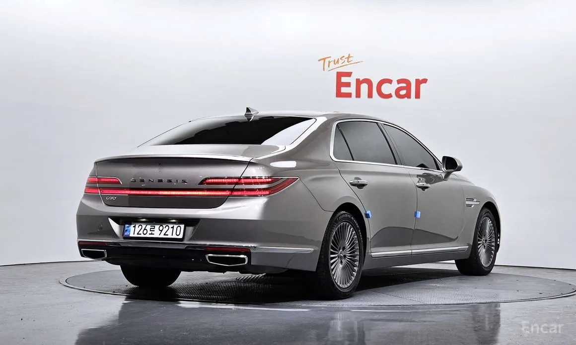 Фото 2 - Genesis G90