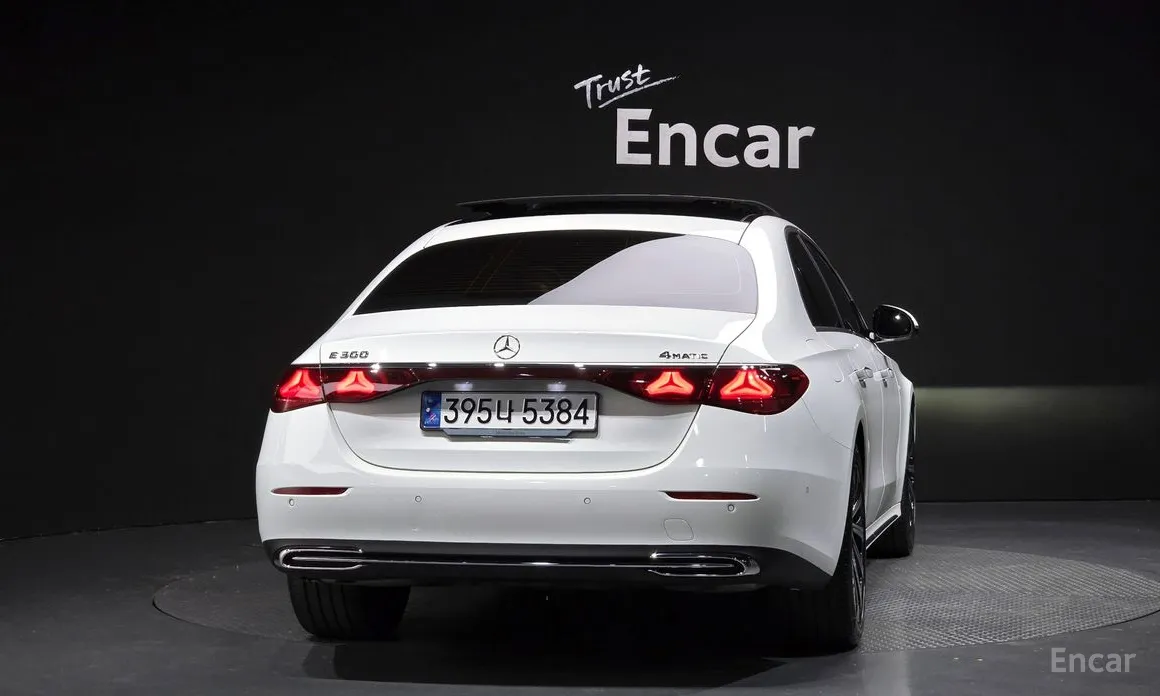 Фото 4 - Mercedes-Benz E-Class