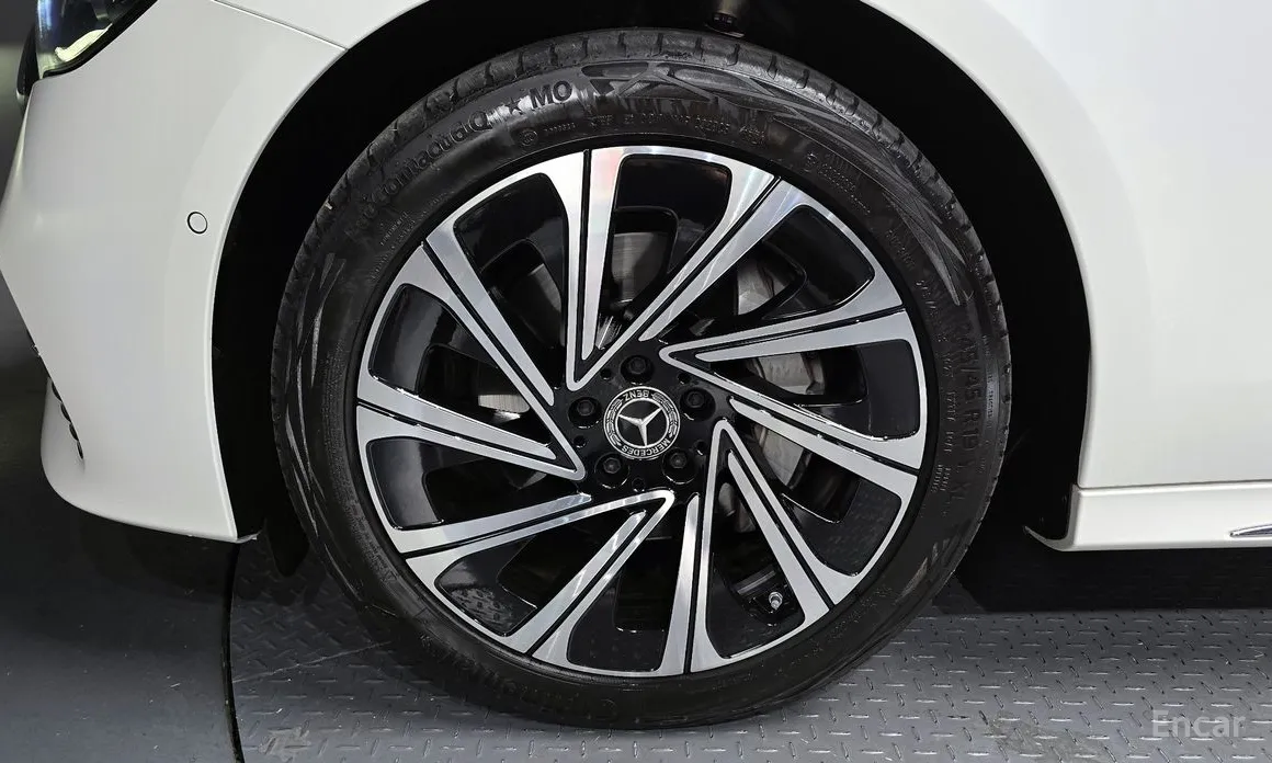 Фото 5 - Mercedes-Benz E-Class