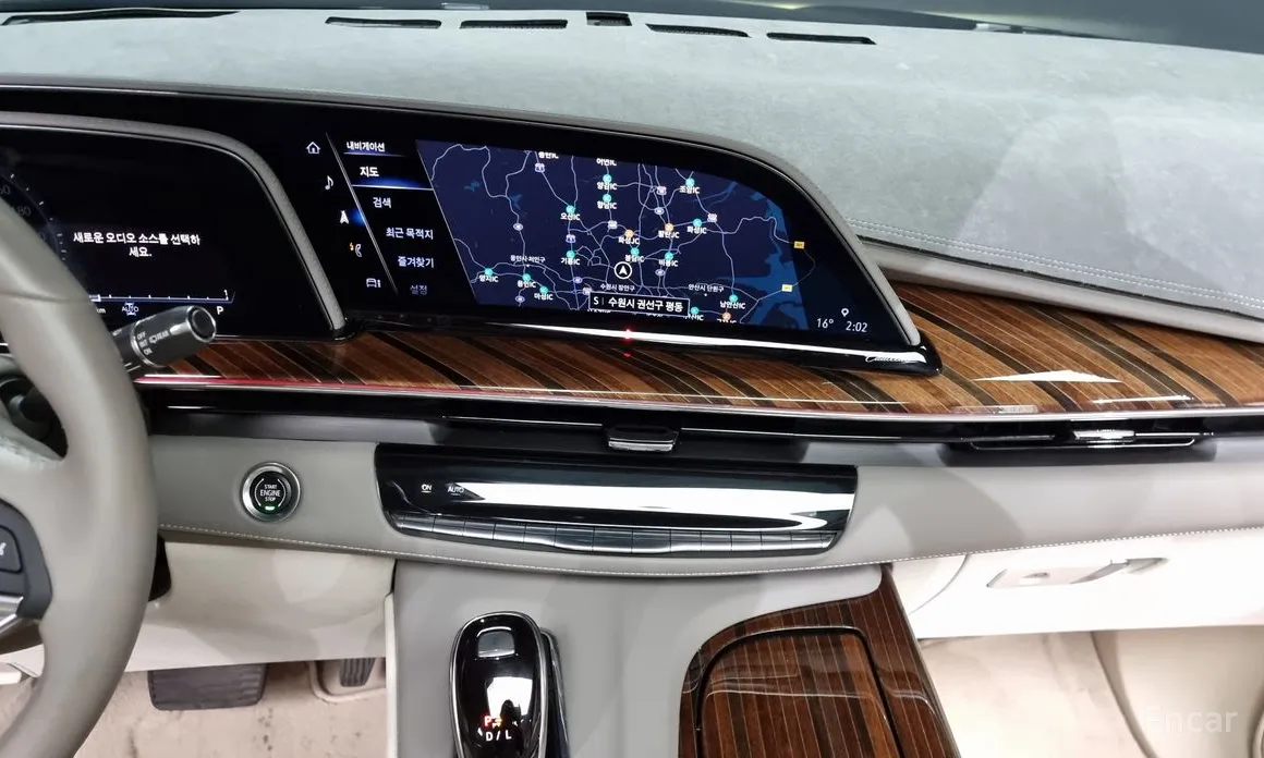 Фото 14 - Cadillac Escalade