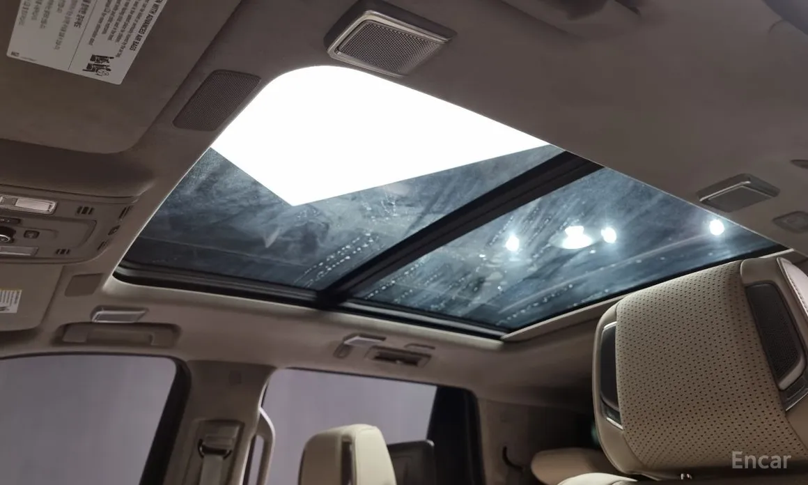 Фото 19 - Cadillac Escalade