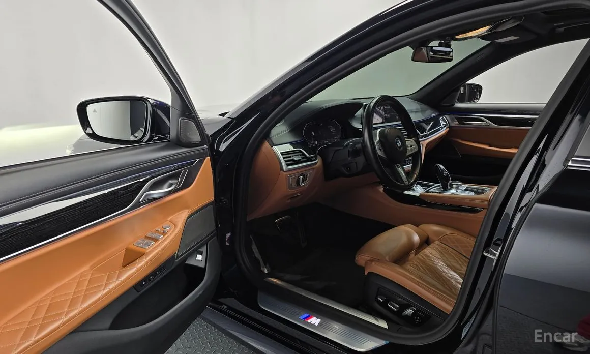 Фото 10 - BMW 7 Series